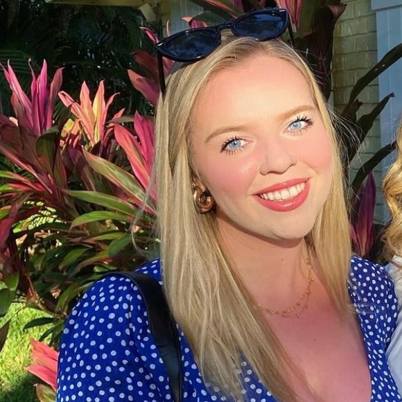 Meet your Posher, Jeanmarie - Picture 1 of 5